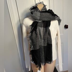 Hadley Wren Scarf/wrap - NWT